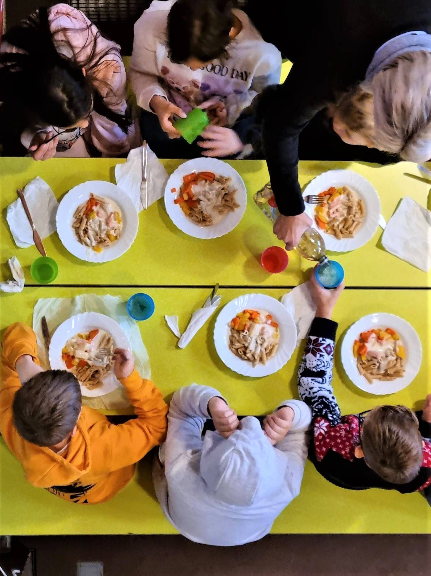 Bild vom Tisch in der KinderVesperkirche